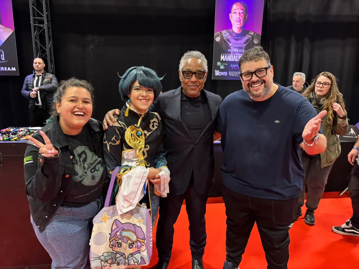 Giancarlo Esposito em registro com a Tem Disney em Paris